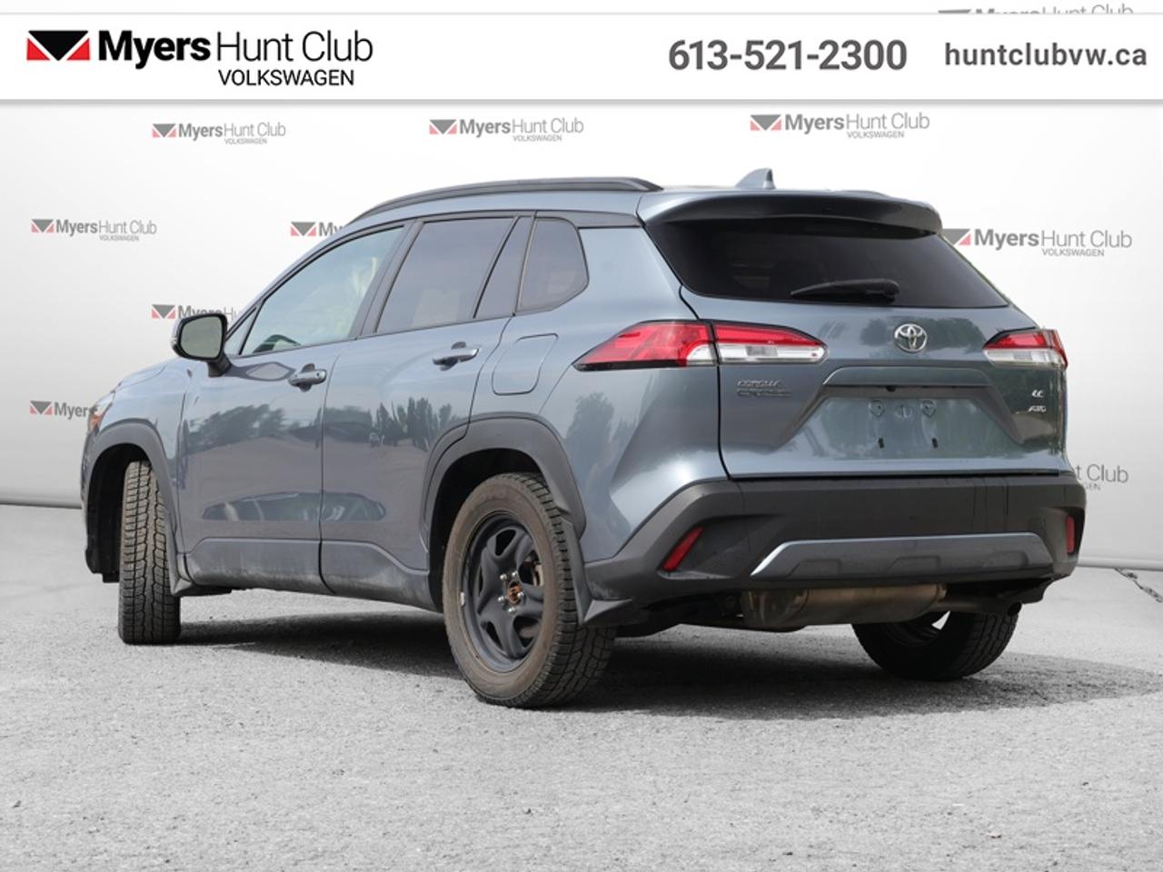 2023 Toyota Corolla Cross LE AWD Photo