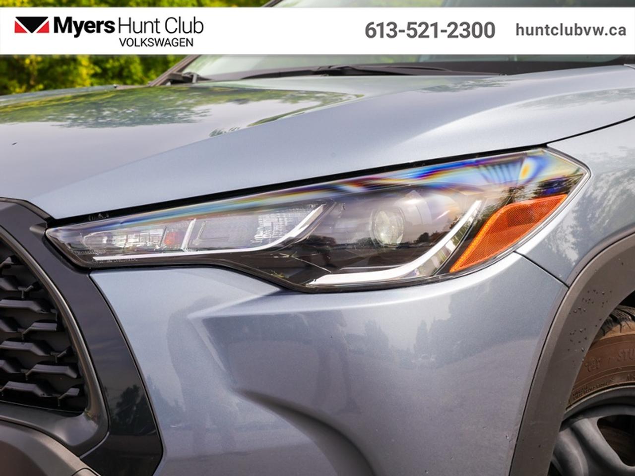 2023 Toyota Corolla Cross LE AWD Photo
