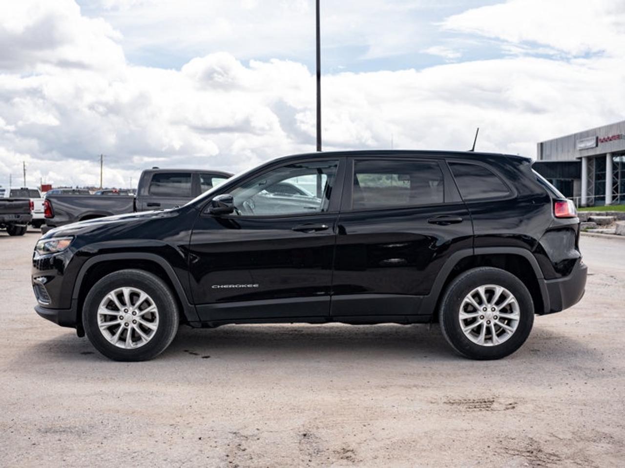 2022 Jeep Cherokee Sport Photo4