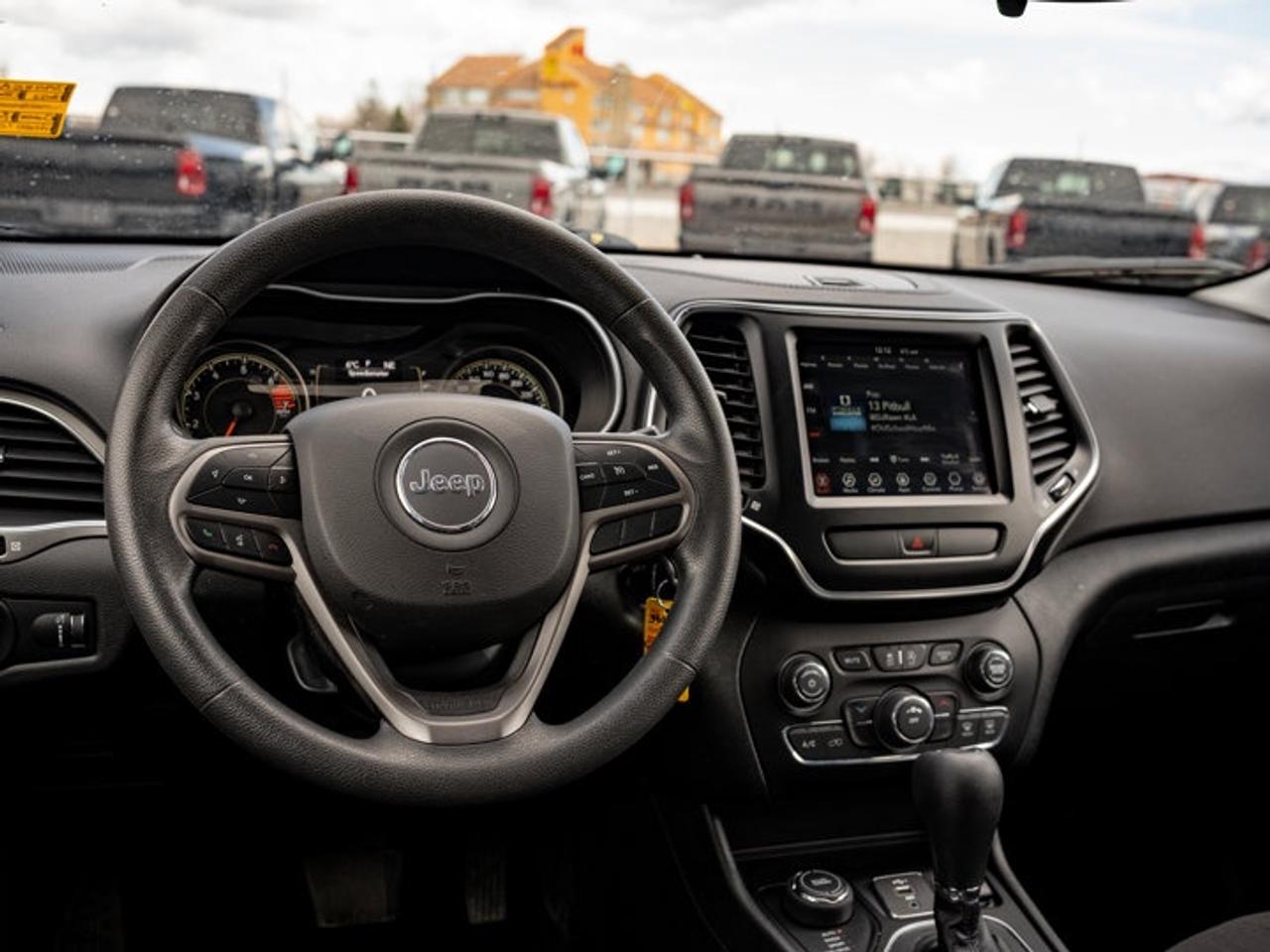 2022 Jeep Cherokee Sport Photo