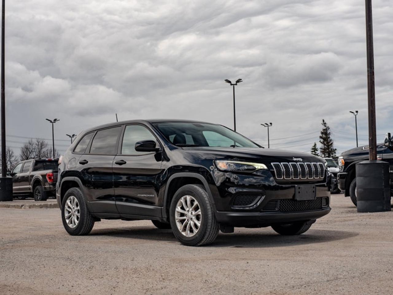 2022 Jeep Cherokee Sport Photo