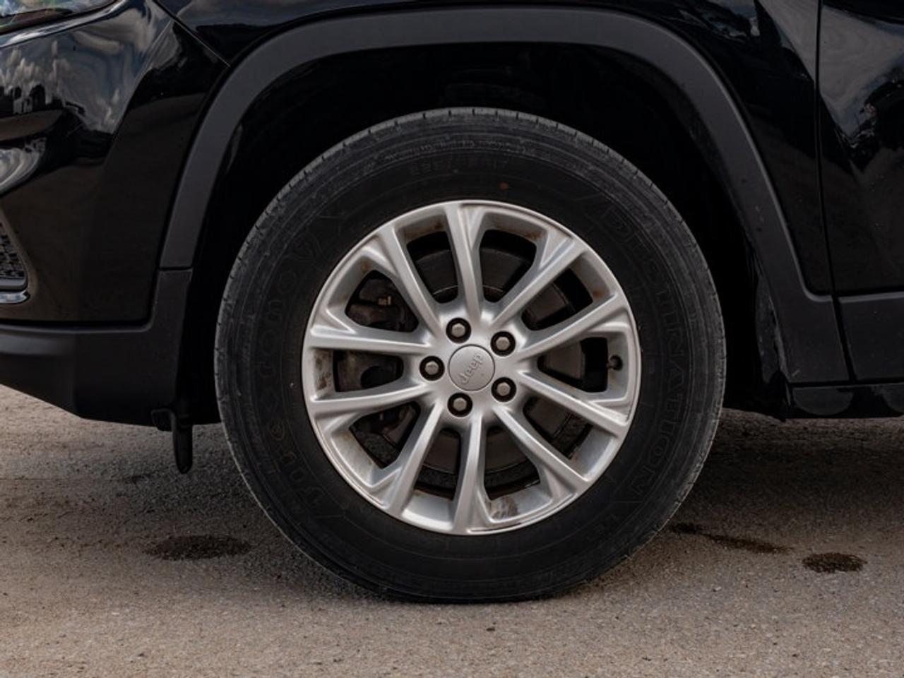 2022 Jeep Cherokee Sport Photo
