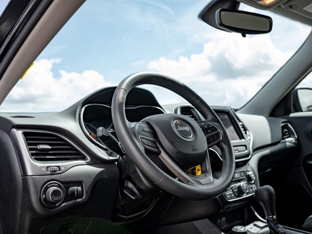 2022 Jeep Cherokee Sport Photo