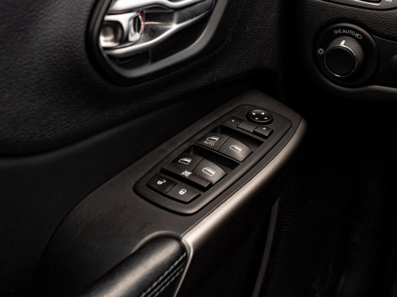 2022 Jeep Cherokee Sport Photo