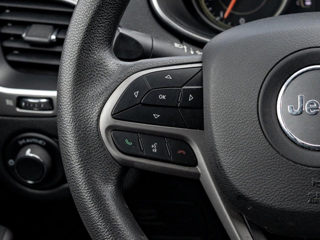 2022 Jeep Cherokee Sport Photo