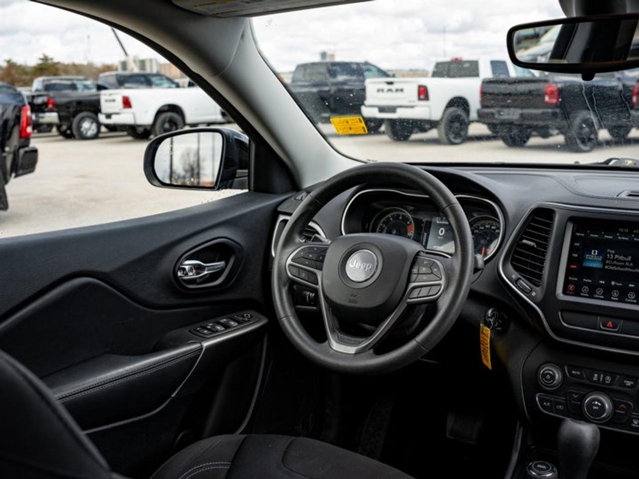 2022 Jeep Cherokee Sport Photo