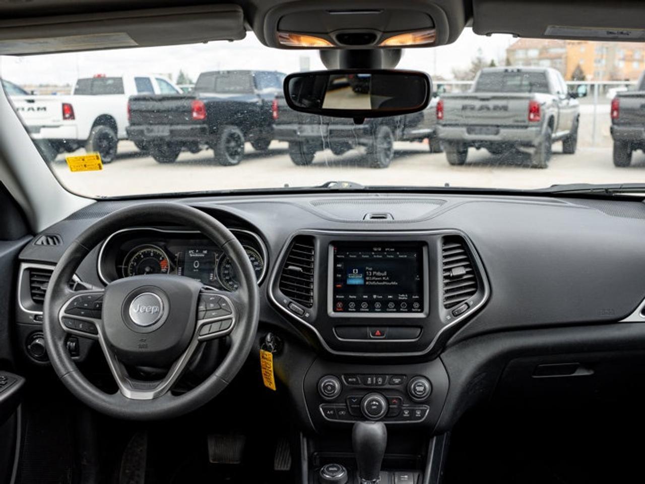 2022 Jeep Cherokee Sport Photo