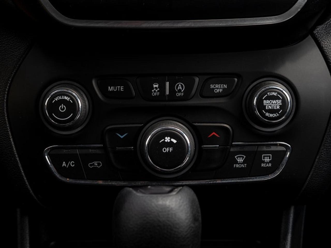 2022 Jeep Cherokee Sport Photo