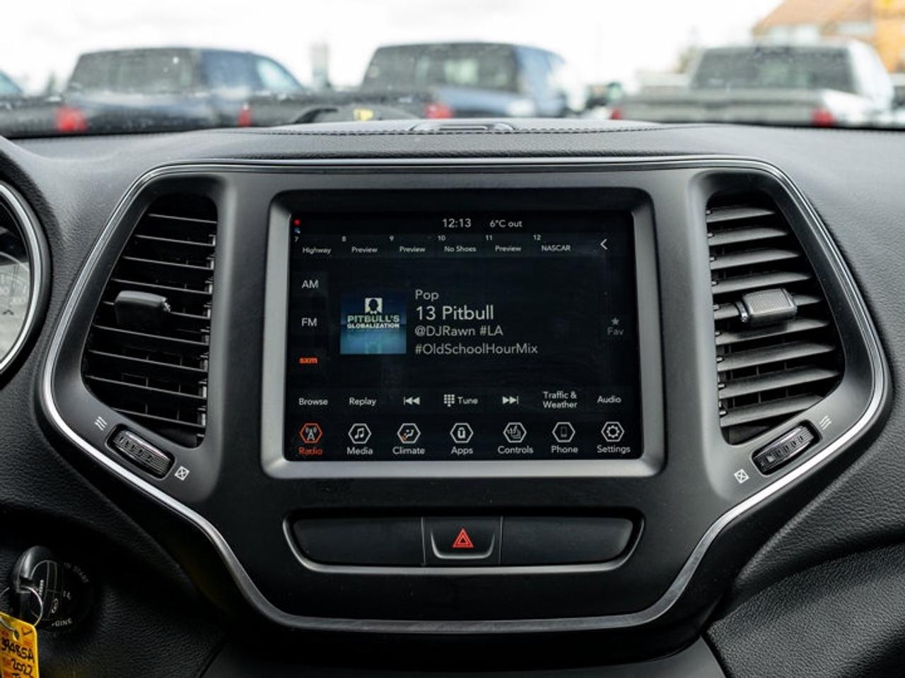 2022 Jeep Cherokee Sport Photo
