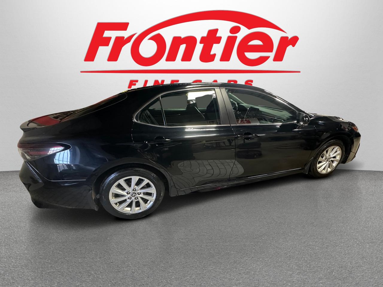 2021 Toyota Camry SE | LEATHER | BLUETOOTH | HEATED SEATS | ALLOYS | Photo