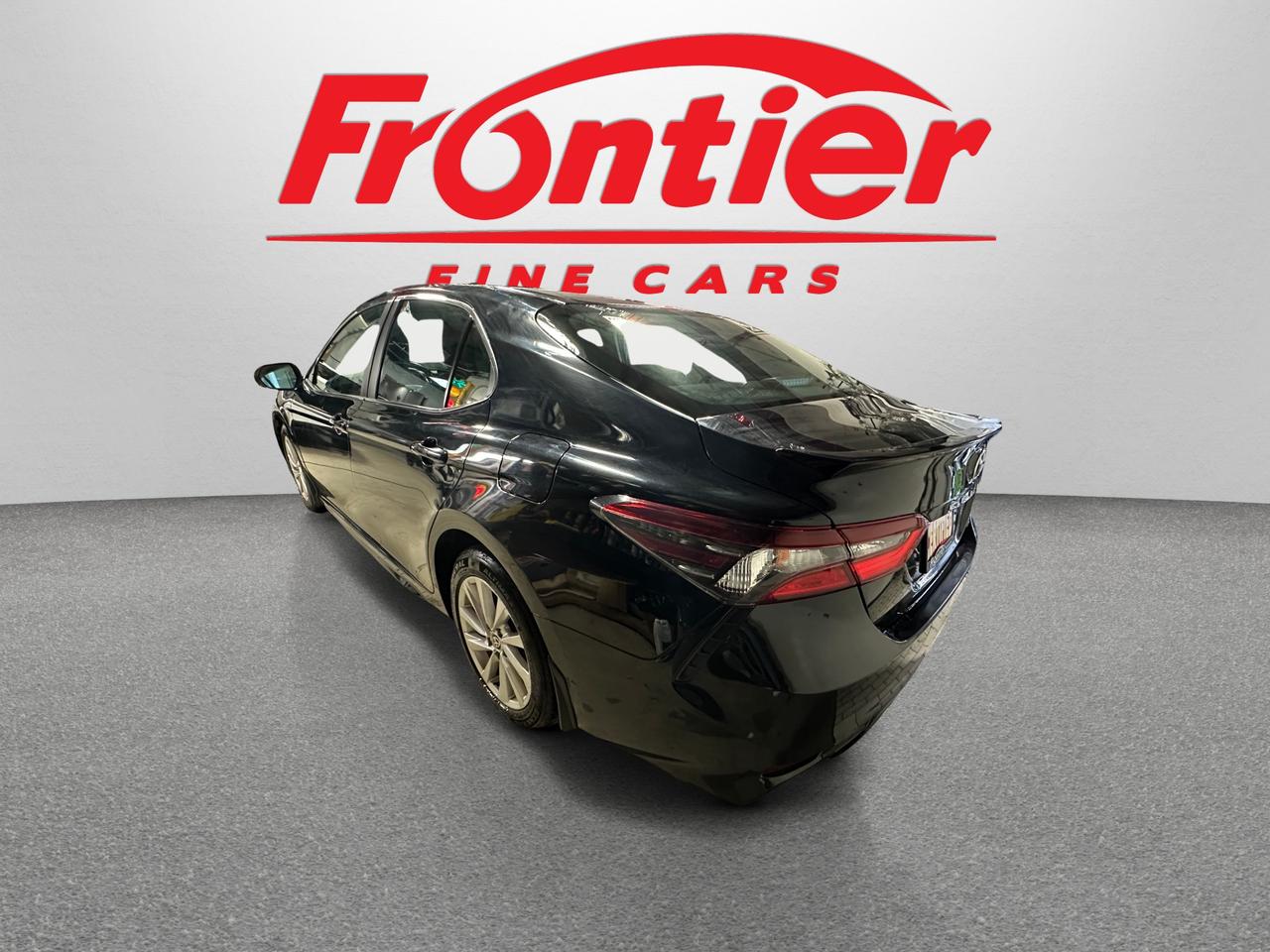 2021 Toyota Camry SE | LEATHER | BLUETOOTH | HEATED SEATS | ALLOYS | Photo