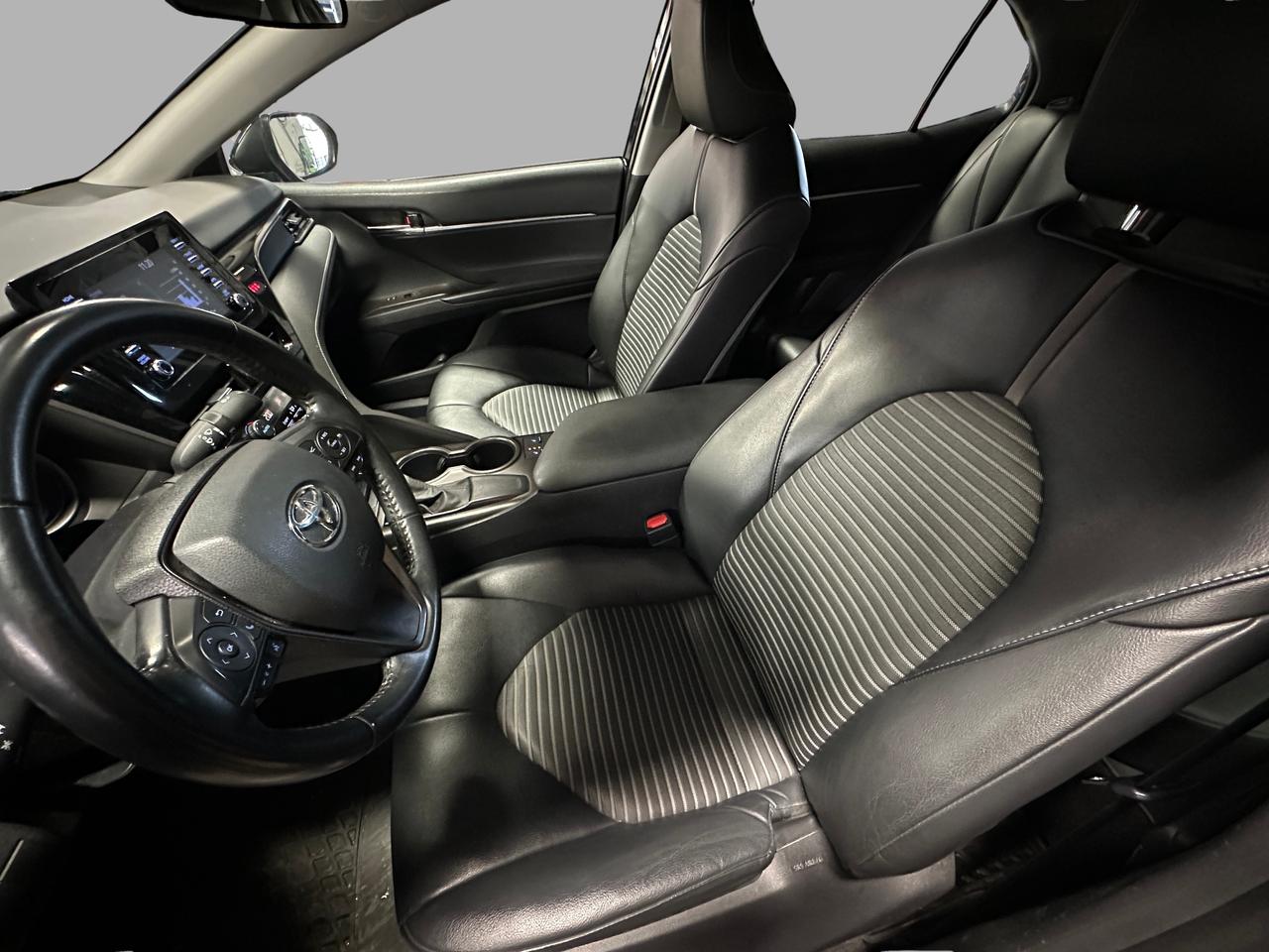 2021 Toyota Camry SE | LEATHER | BLUETOOTH | HEATED SEATS | ALLOYS | Photo