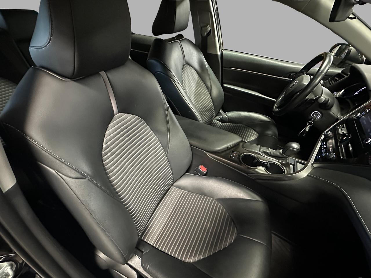 2021 Toyota Camry SE | LEATHER | BLUETOOTH | HEATED SEATS | ALLOYS | Photo