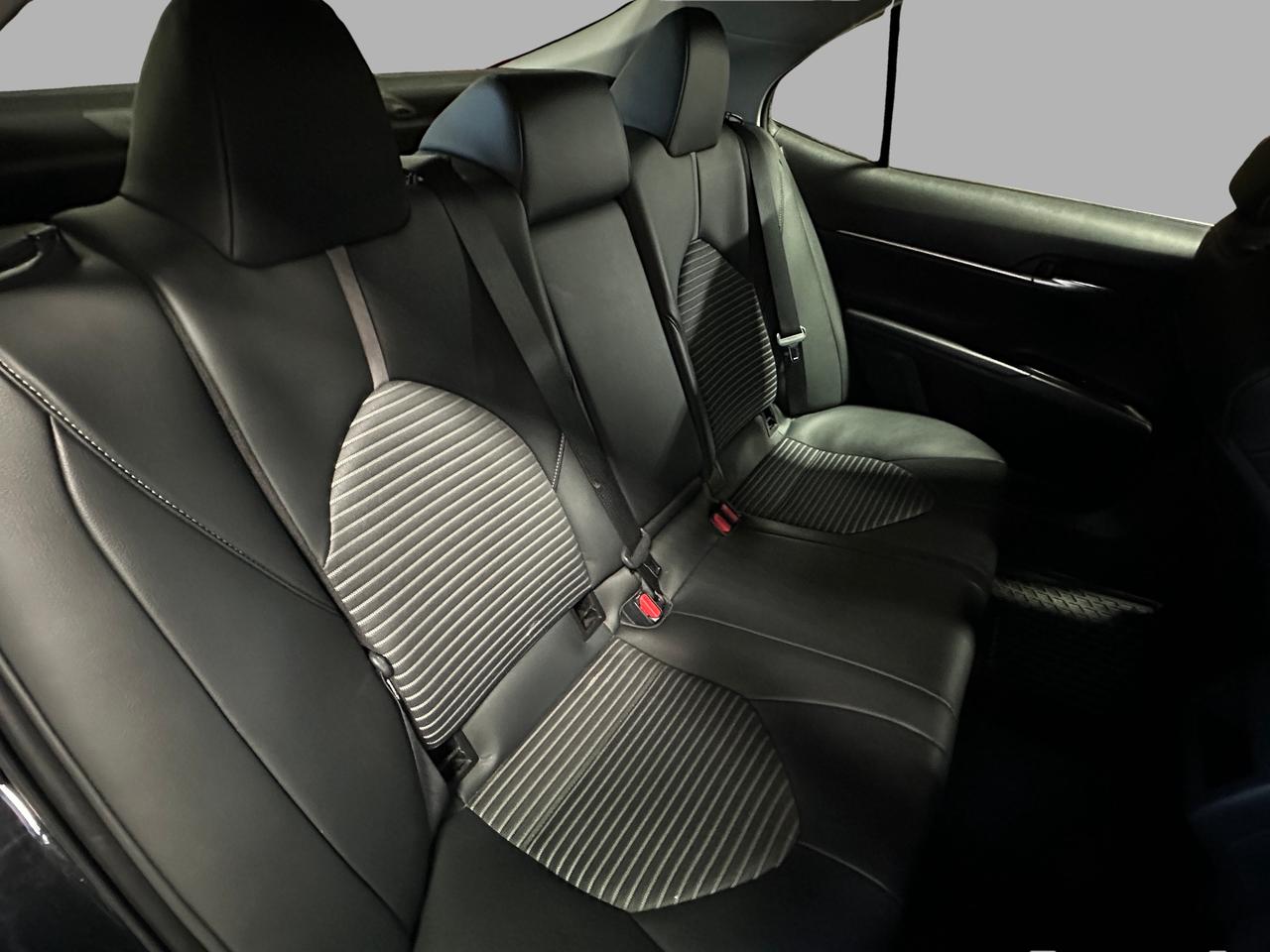 2021 Toyota Camry SE | LEATHER | BLUETOOTH | HEATED SEATS | ALLOYS | Photo