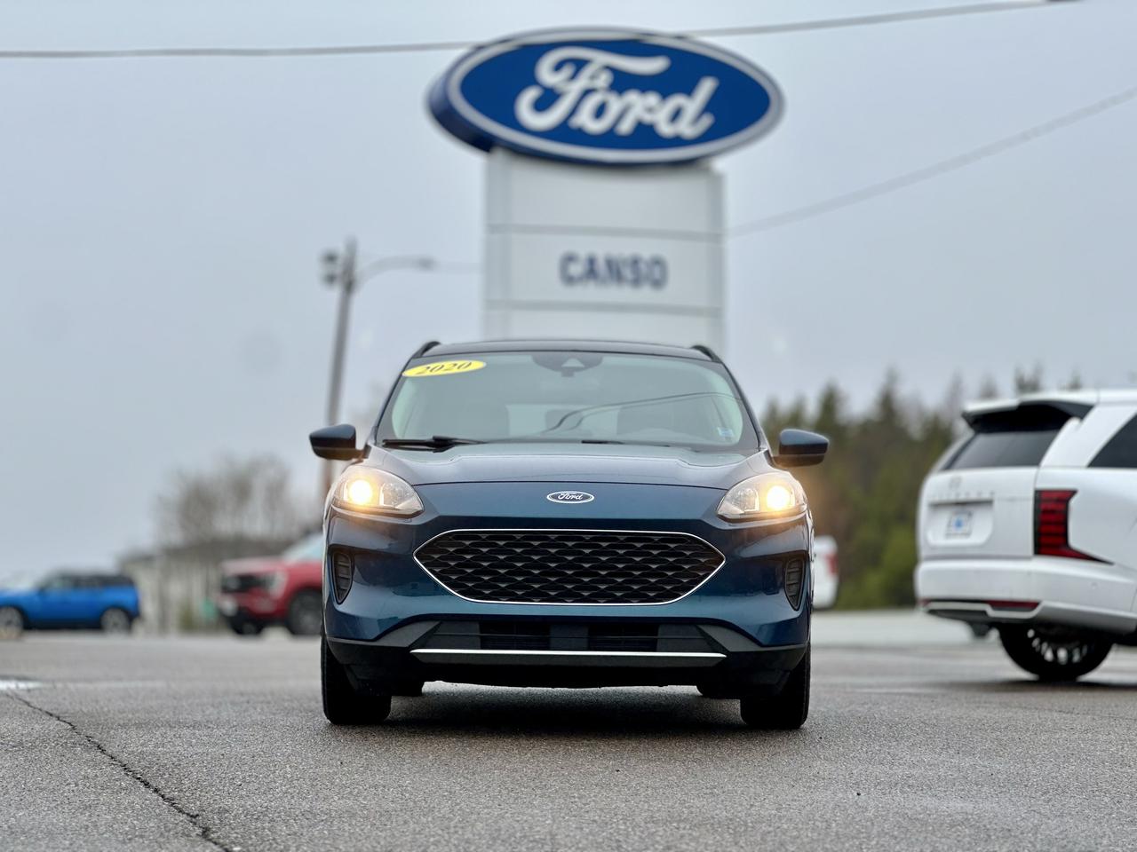 2020 Ford Escape SE FWD W/PANO ROOF Photo1