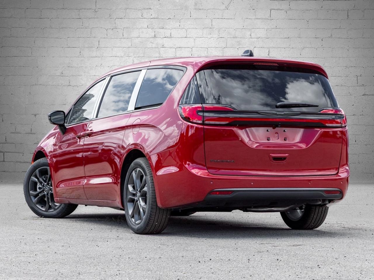 2026 Chrysler Pacifica Select Photo4