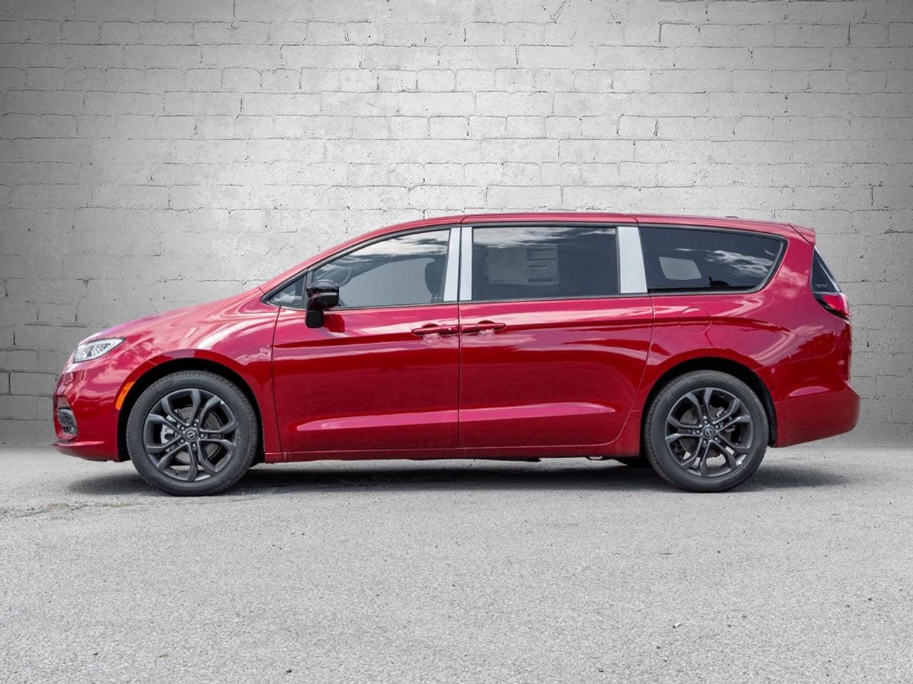 2026 Chrysler Pacifica Select Photo