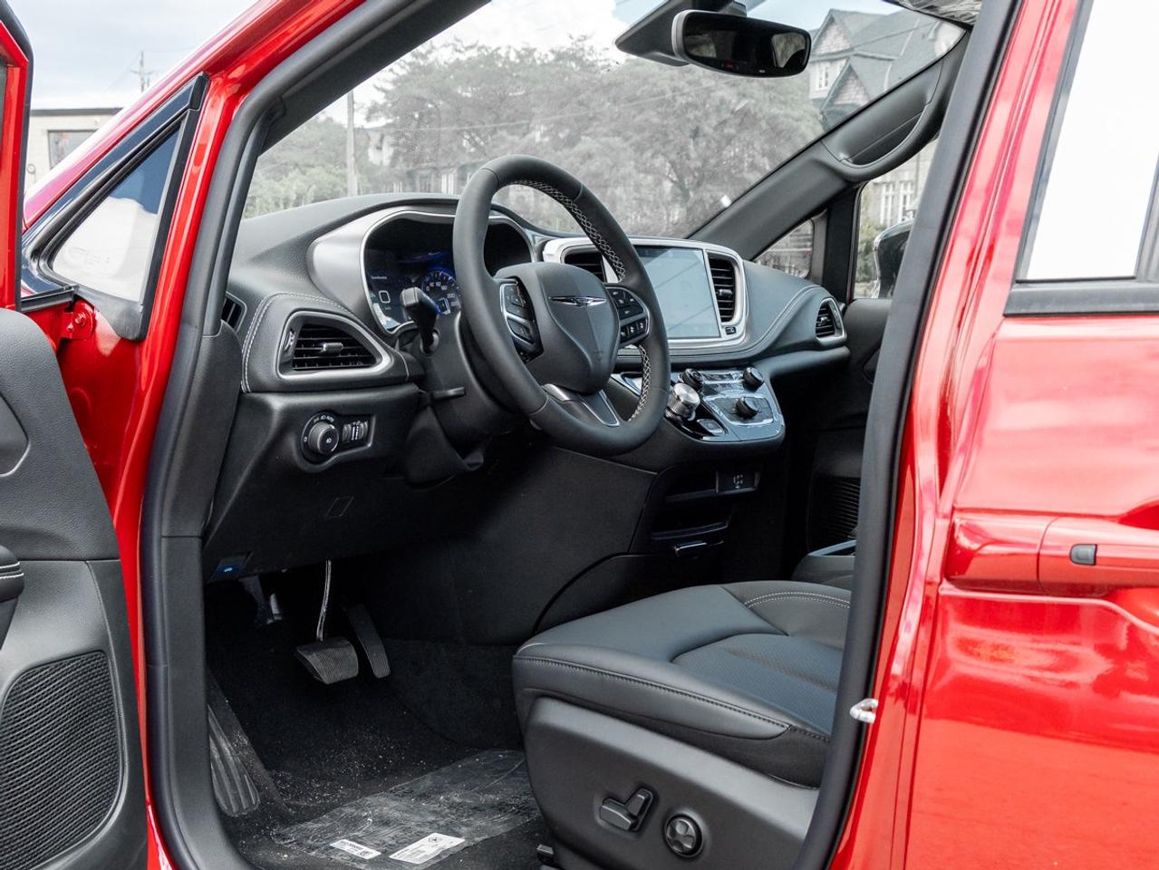 2026 Chrysler Pacifica Select Photo
