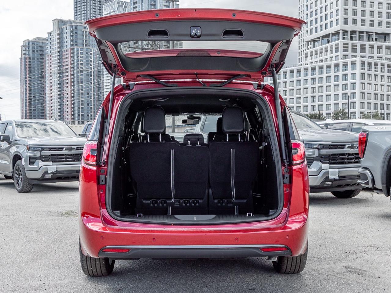 2026 Chrysler Pacifica Select Photo