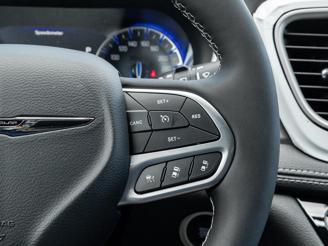 2026 Chrysler Pacifica Select Photo
