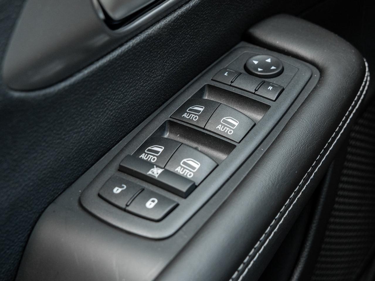 2026 Chrysler Pacifica Select Photo