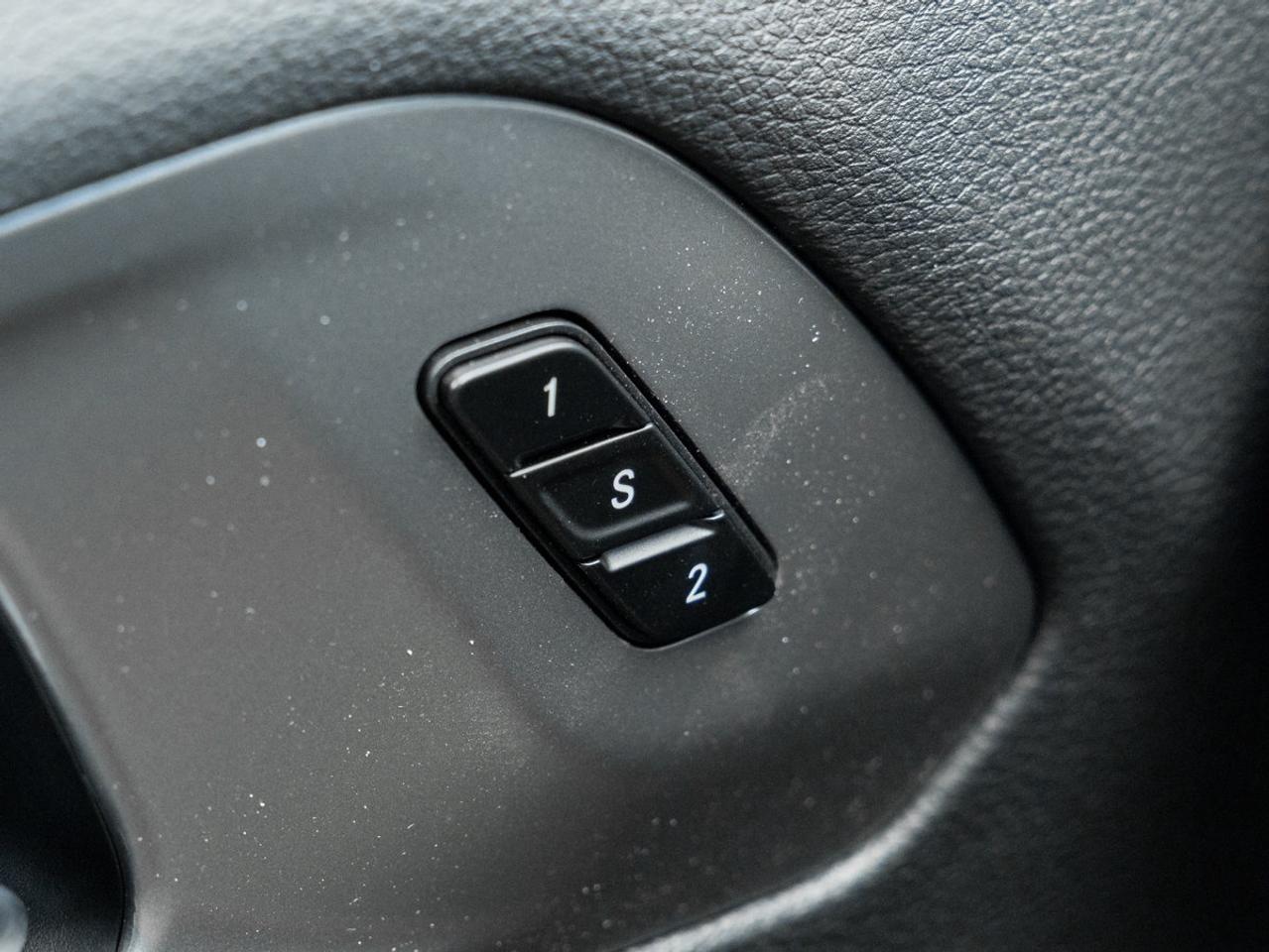 2026 Chrysler Pacifica Select Photo