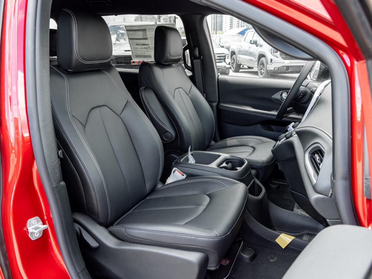 2026 Chrysler Pacifica Select Photo