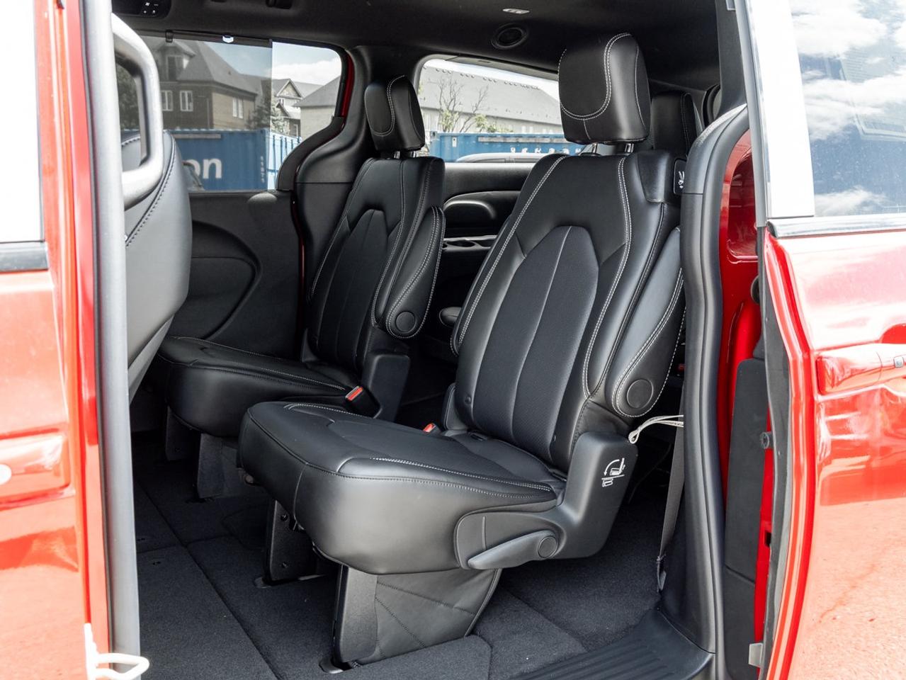 2026 Chrysler Pacifica Select Photo