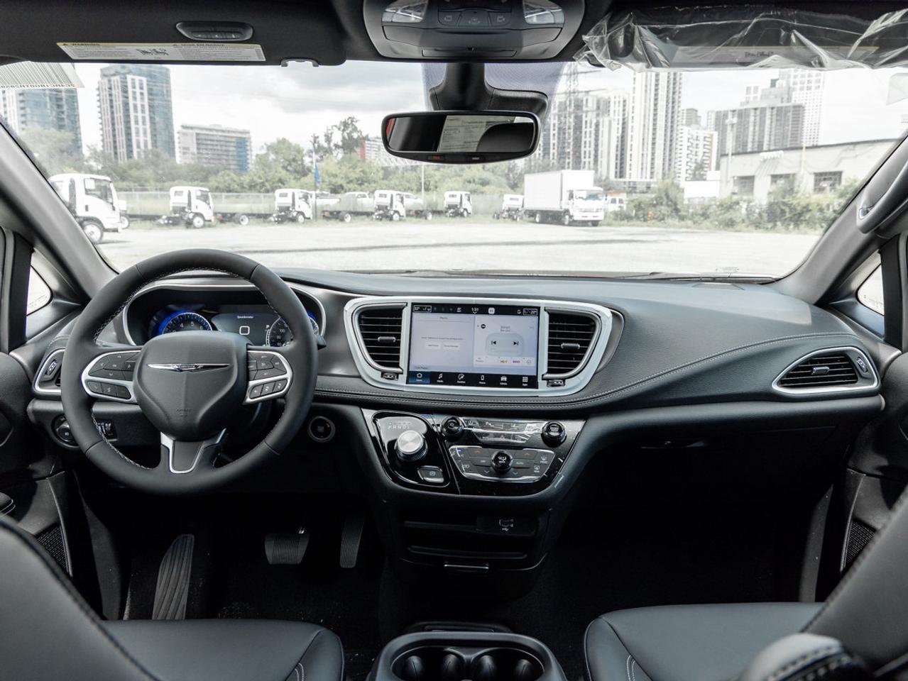 2026 Chrysler Pacifica Select Photo