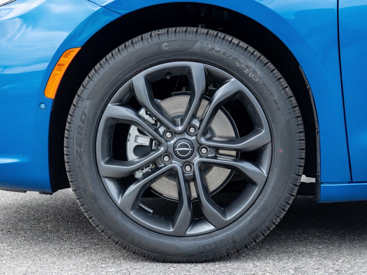2026 Chrysler Pacifica Select Photo3