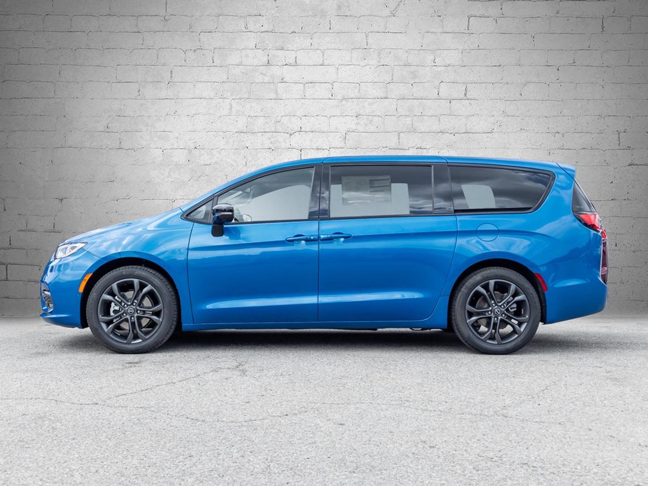 2026 Chrysler Pacifica Select Photo2