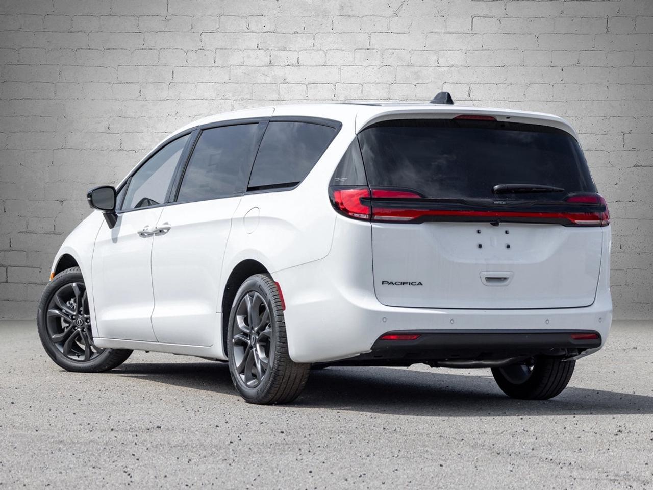 2026 Chrysler Pacifica Select Photo