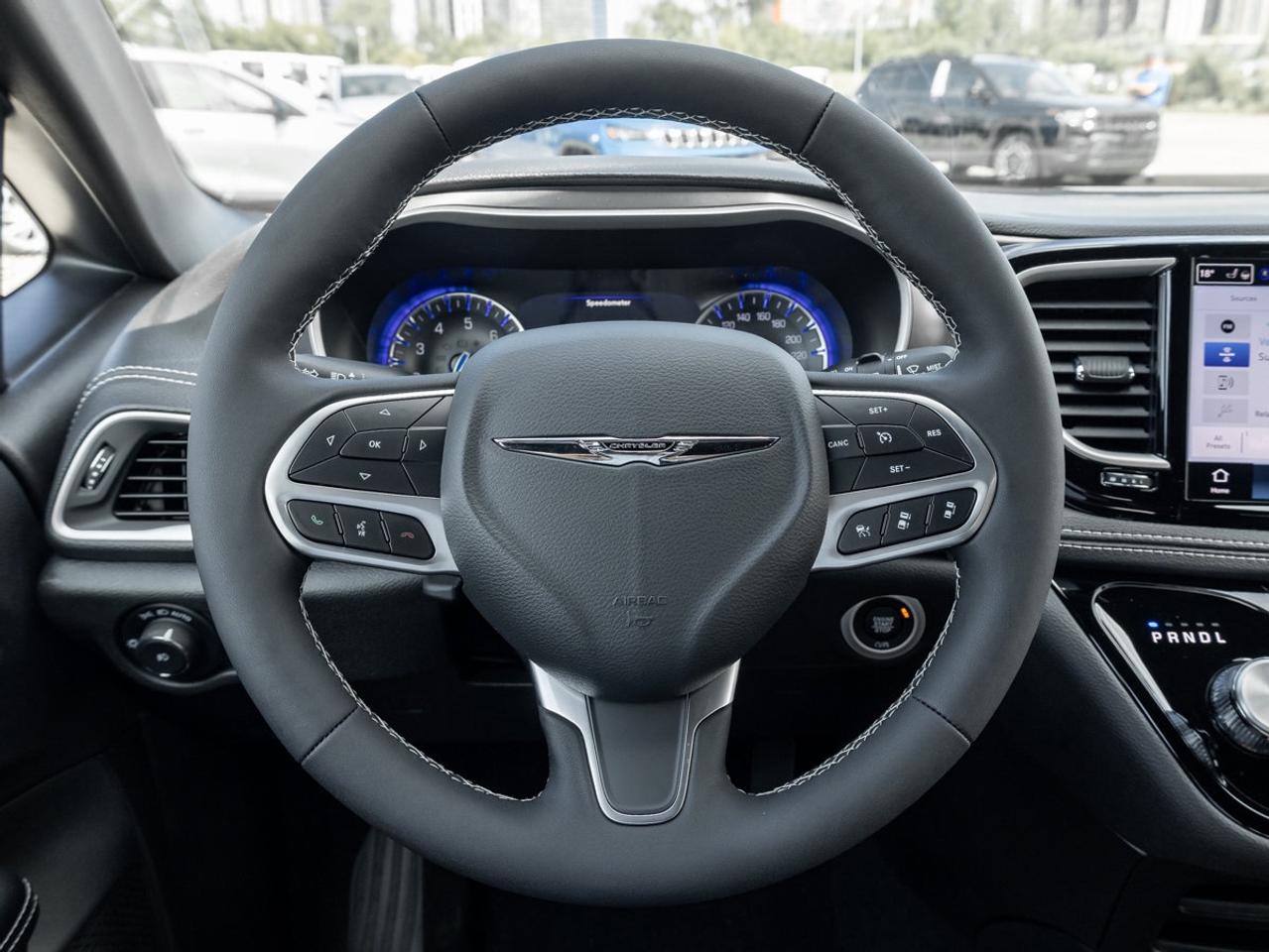 2026 Chrysler Pacifica Select Photo