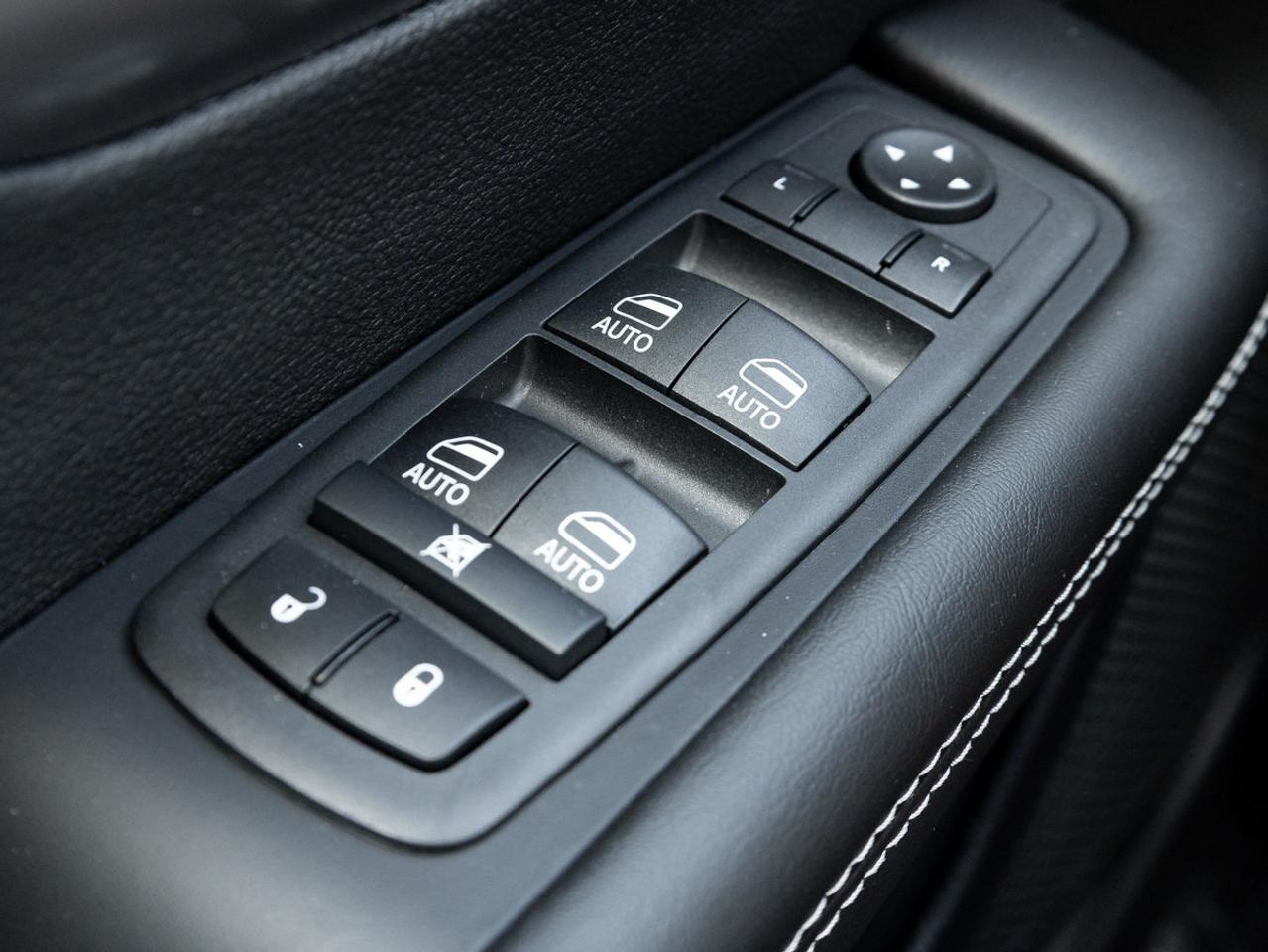 2026 Chrysler Pacifica Select Photo