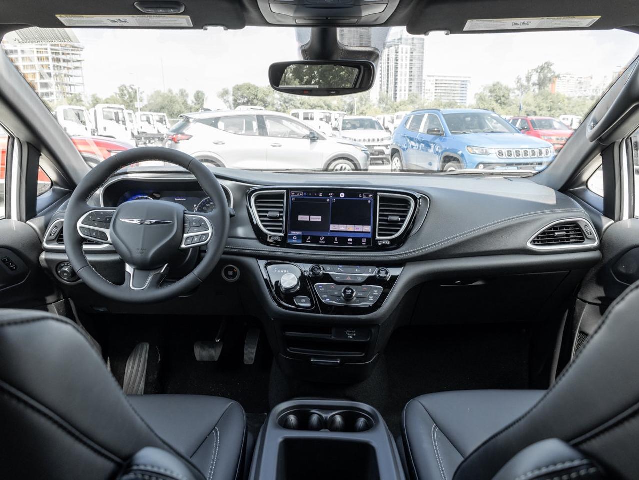 2026 Chrysler Pacifica Select Photo