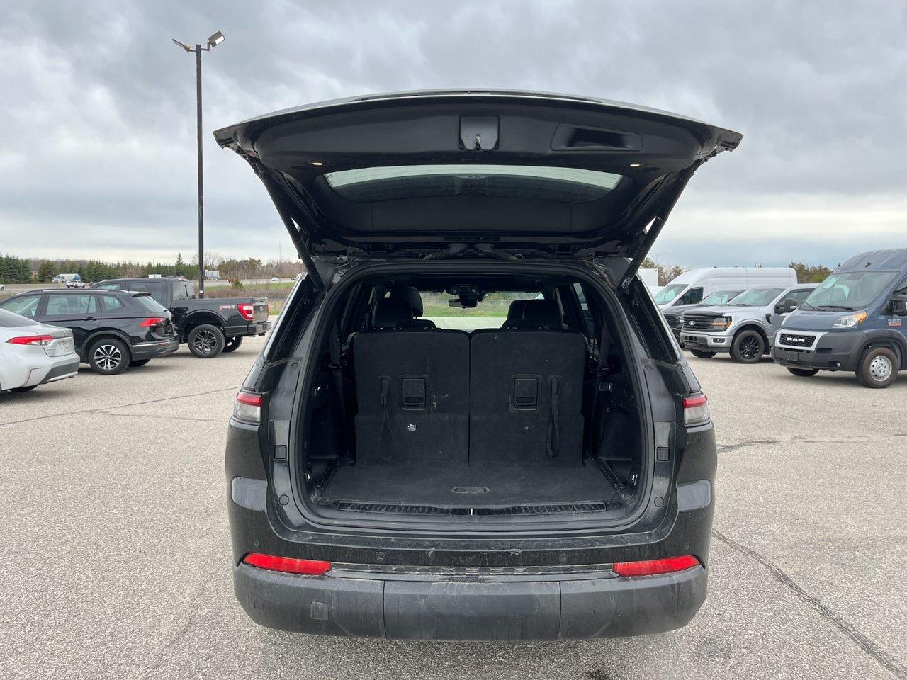 2024 Jeep Grand Cherokee L Limited 4x4 Photo