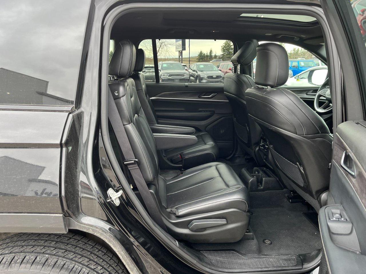 2024 Jeep Grand Cherokee L Limited 4x4 Photo