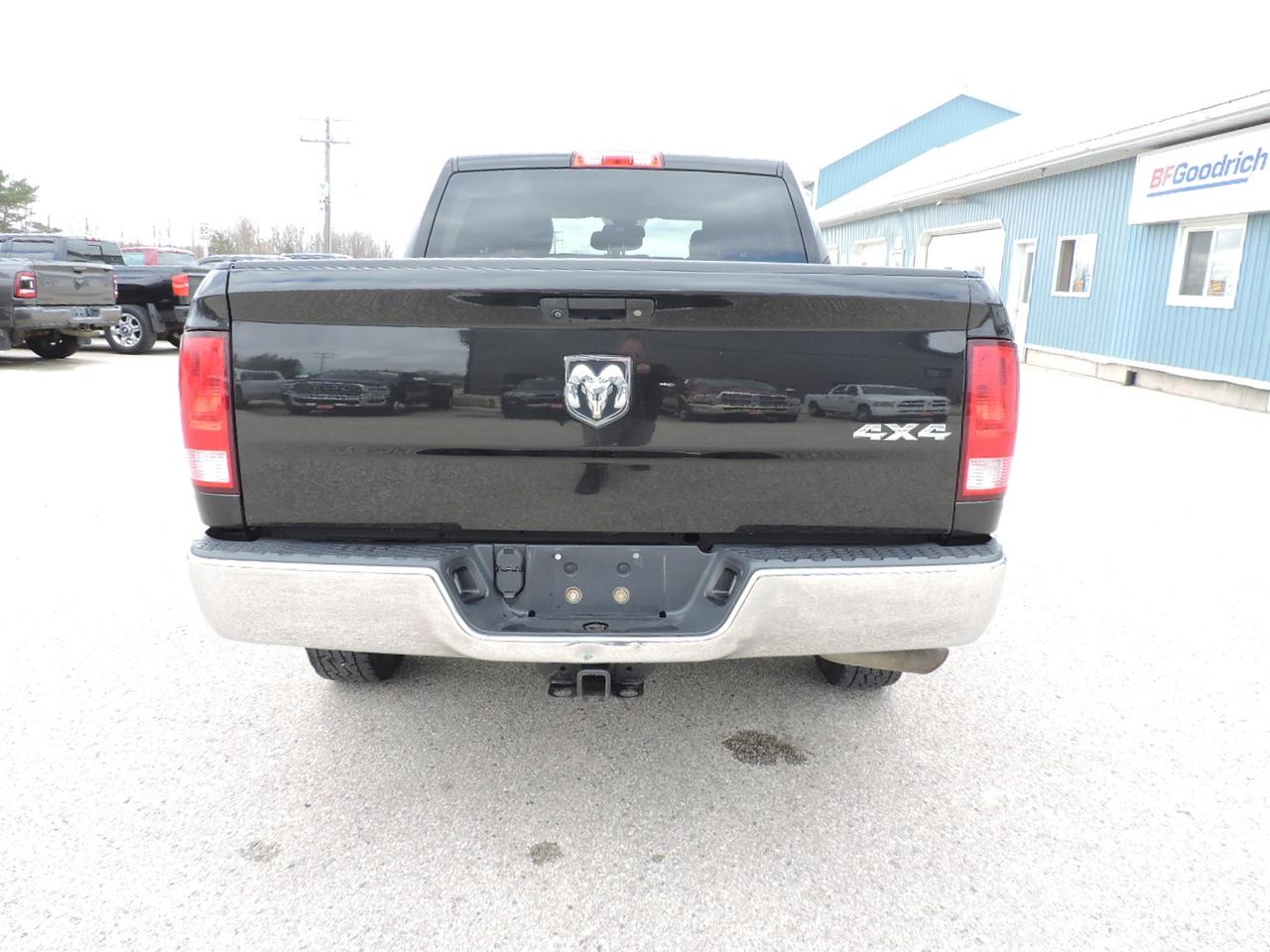 2018 RAM 1500 SXT 5.7 Hemi V8 4X4 6 Seater New Tires 165000 KMS Photo