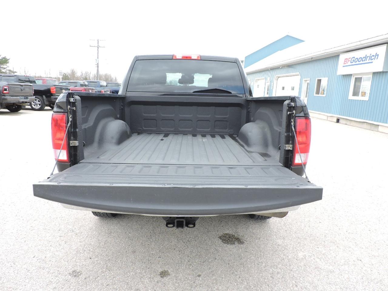 2018 RAM 1500 SXT 5.7 Hemi V8 4X4 6 Seater New Tires 165000 KMS Photo
