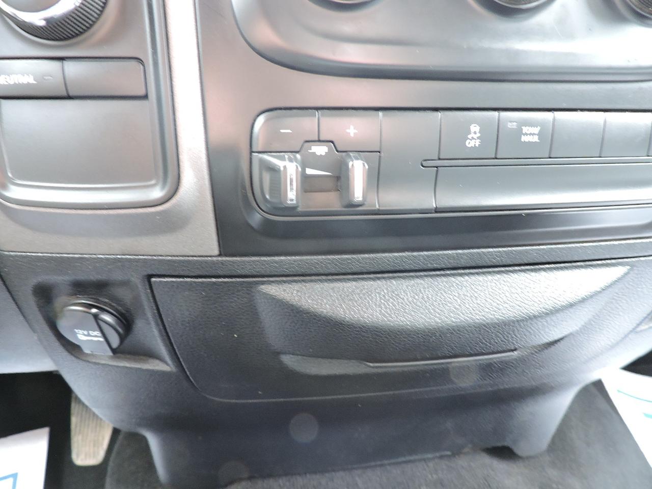 2018 RAM 1500 SXT 5.7 Hemi V8 4X4 6 Seater New Tires 165000 KMS Photo