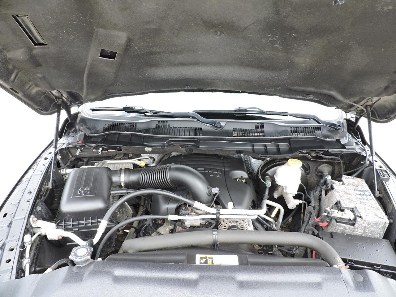 2018 RAM 1500 SXT 5.7 Hemi V8 4X4 6 Seater New Tires 165000 KMS Photo