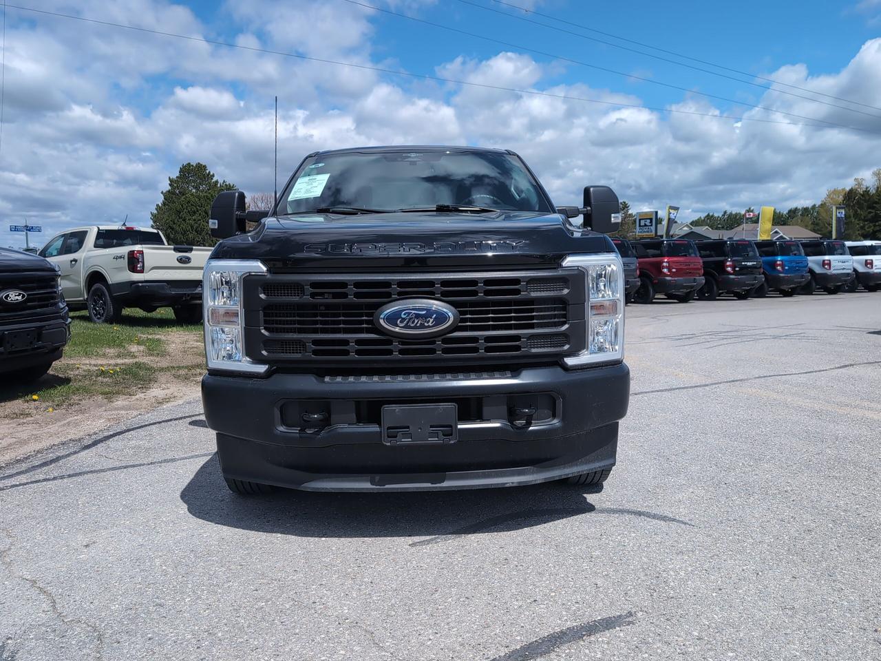 2023 Ford F-250 XL 4WD SuperCab 8' Box Photo1