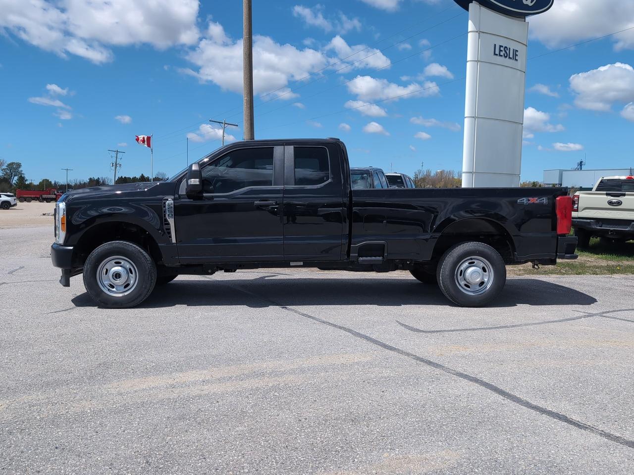 2023 Ford F-250 XL 4WD SuperCab 8' Box Photo2