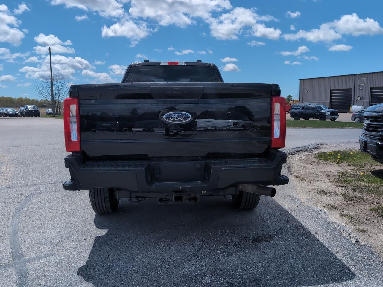 2023 Ford F-250 XL 4WD SuperCab 8' Box Photo4