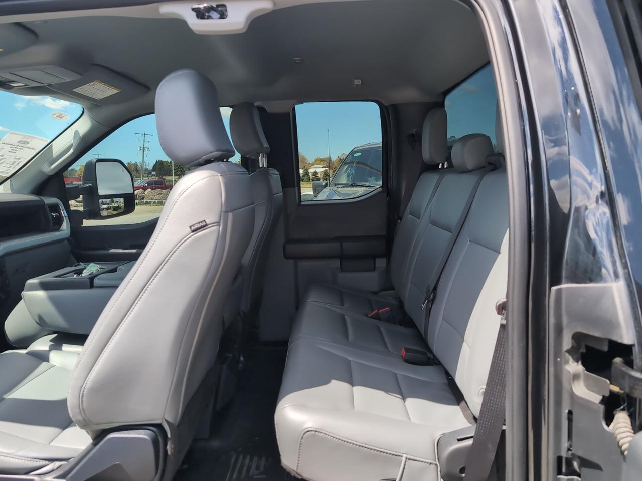 2023 Ford F-250 XL 4WD SuperCab 8' Box Photo