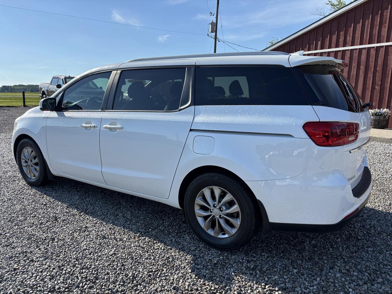 2020 Kia Sedona LX Photo2