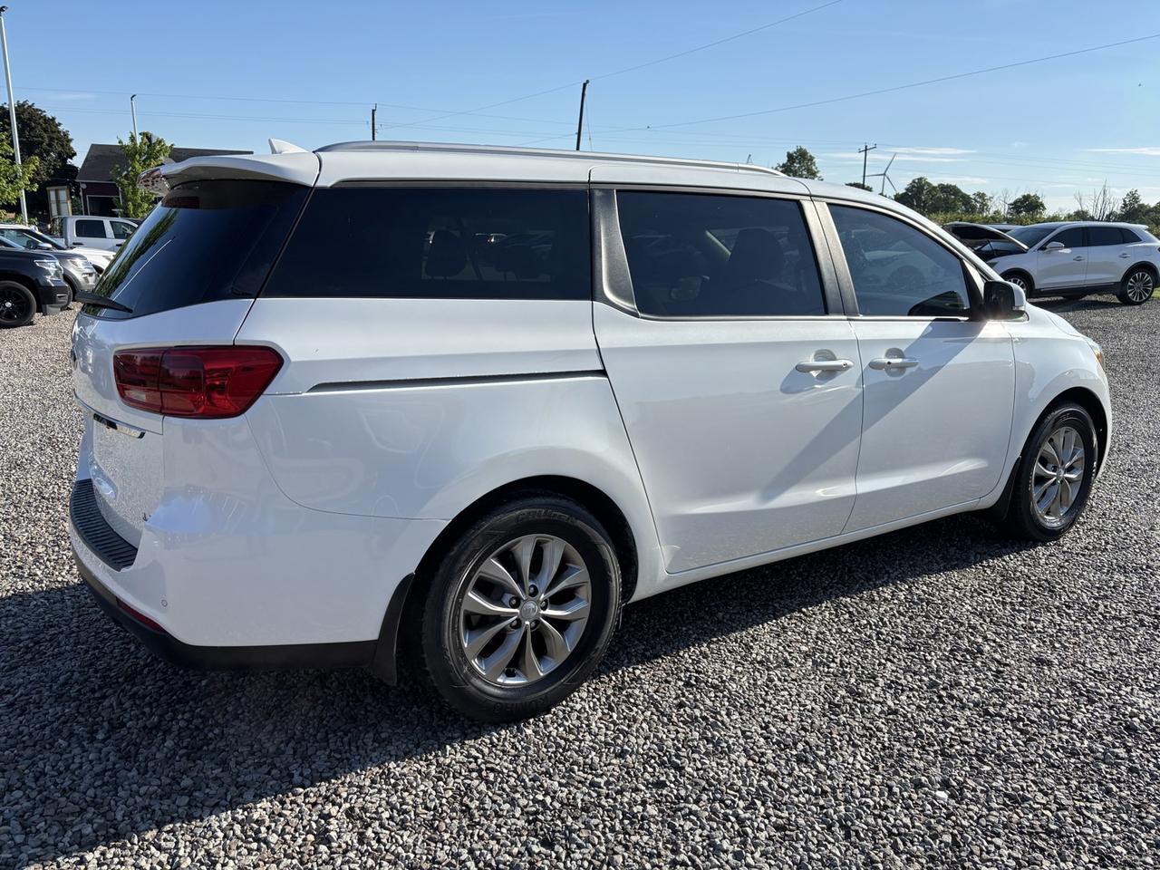 2020 Kia Sedona LX Photo4