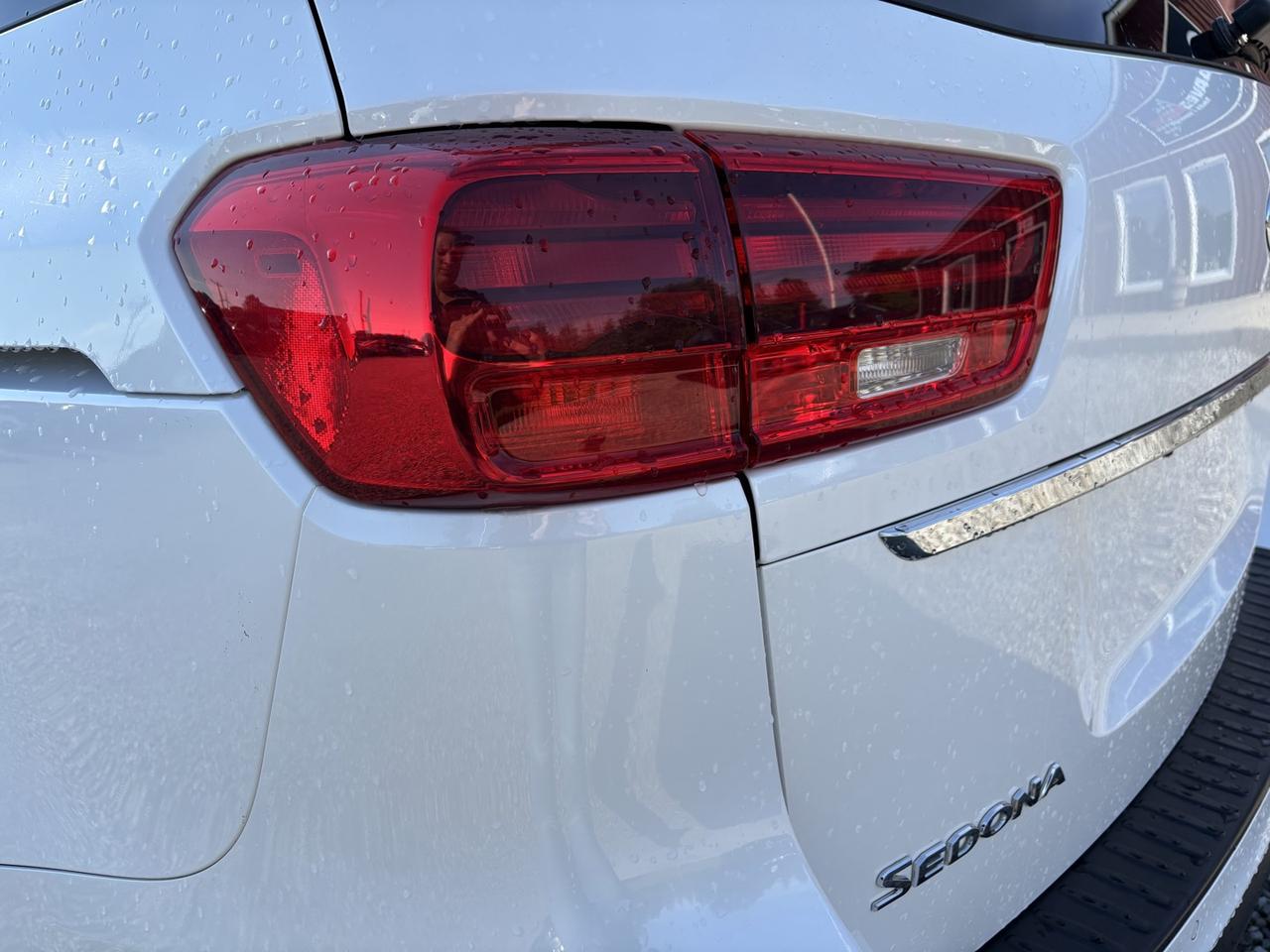2020 Kia Sedona LX Photo