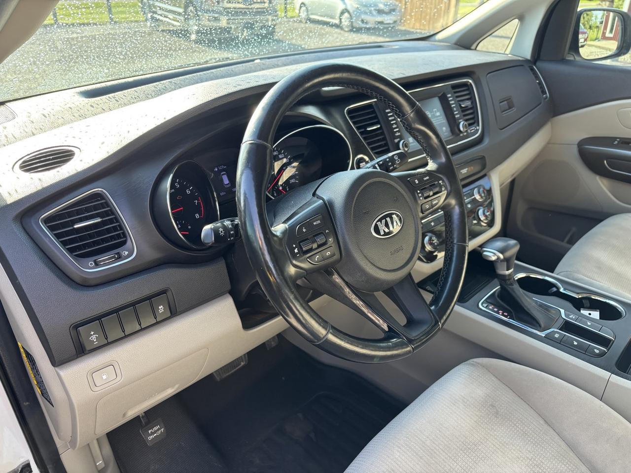 2020 Kia Sedona LX Photo