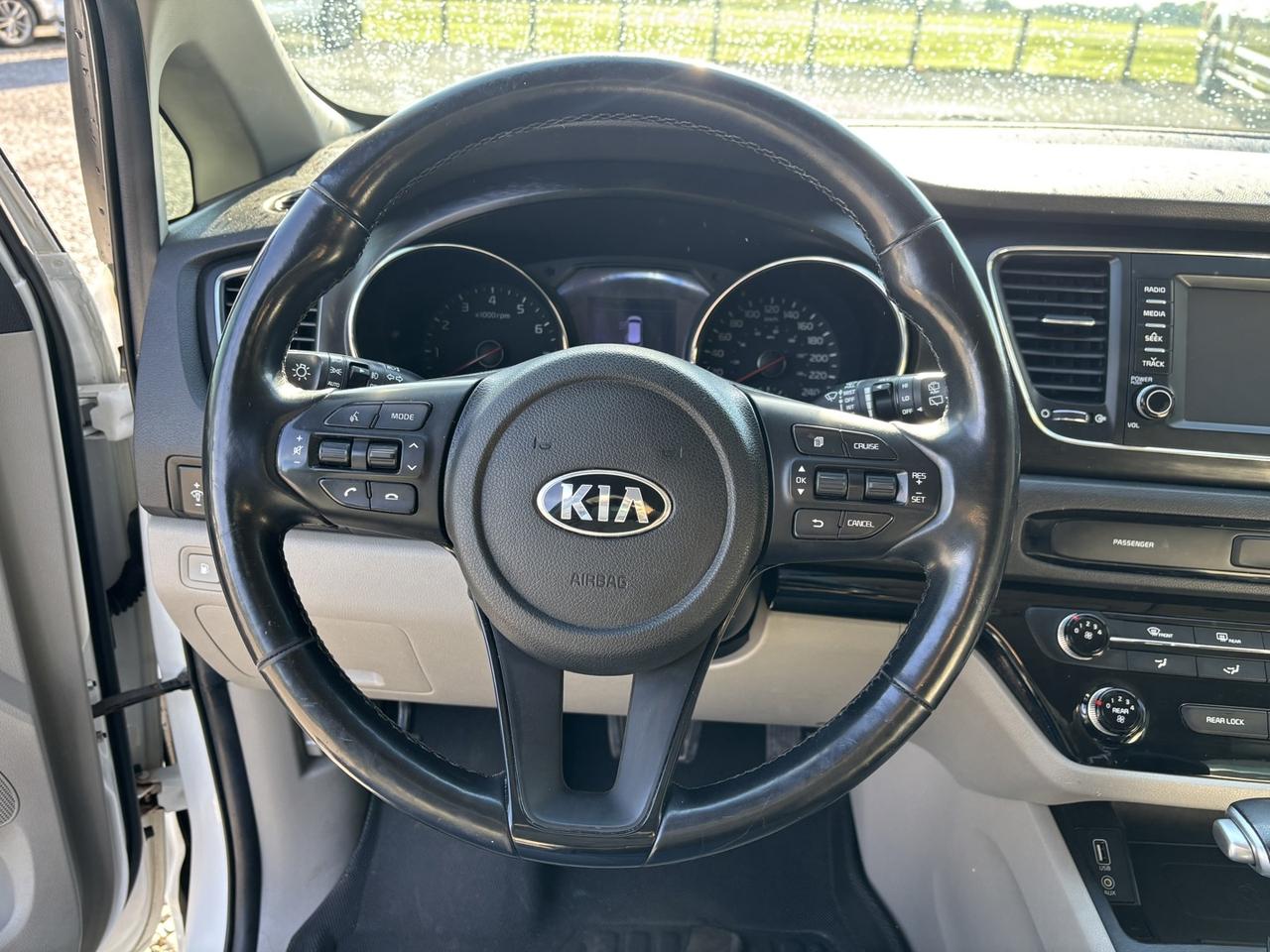 2020 Kia Sedona LX Photo